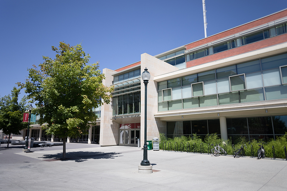 Outside summer photo of the CUB building.